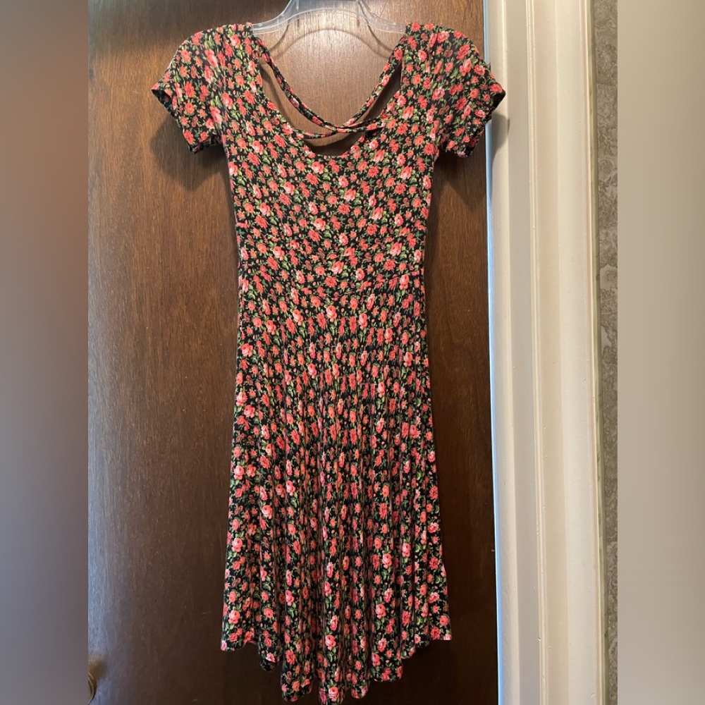Kina size S short-sleeved dress with rose print